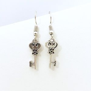 Earrings Old Vintage Antique Keys Filigree Heart Boho Victorian Silver Tone